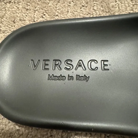Versace metallic Palazzo Medusa  pool slides sandals size 39.5 great condition - Picture 2 of 6